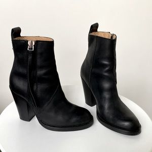 Acne Studios Colt heeled Pistol Boot, Sz 35